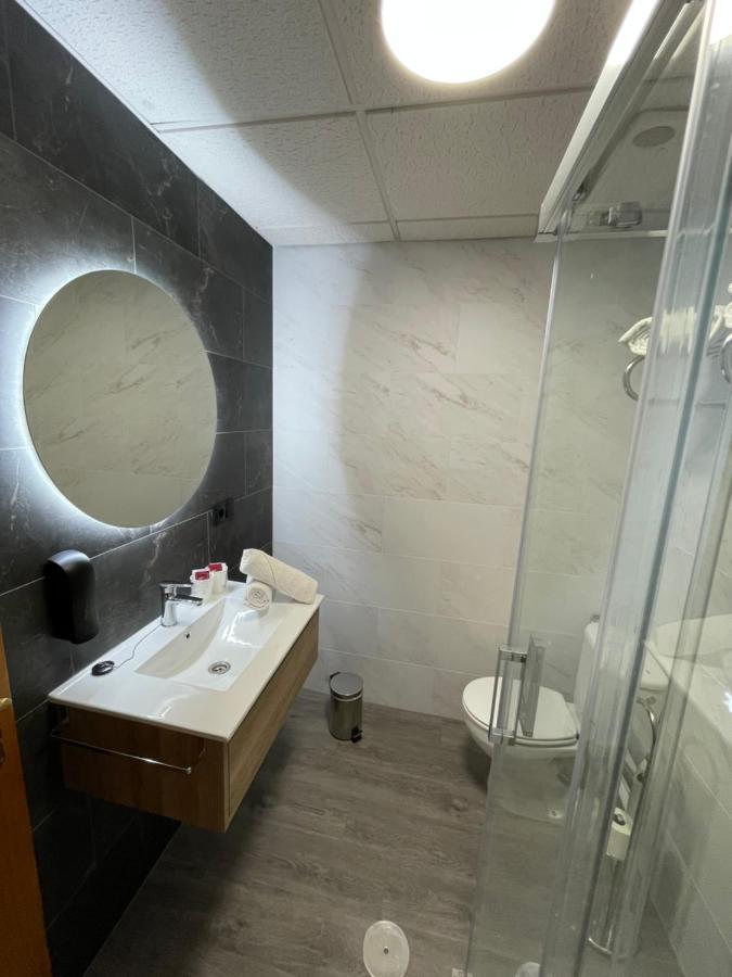 Hostal Calderon De La Barca Zalamea de la Serena Bagian luar foto