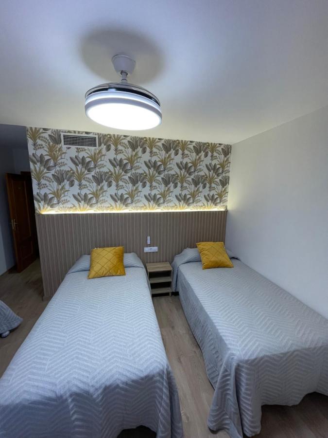 Hostal Calderon De La Barca Zalamea de la Serena Bagian luar foto