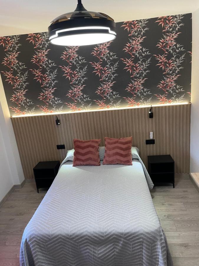 Hostal Calderon De La Barca Zalamea de la Serena Bagian luar foto